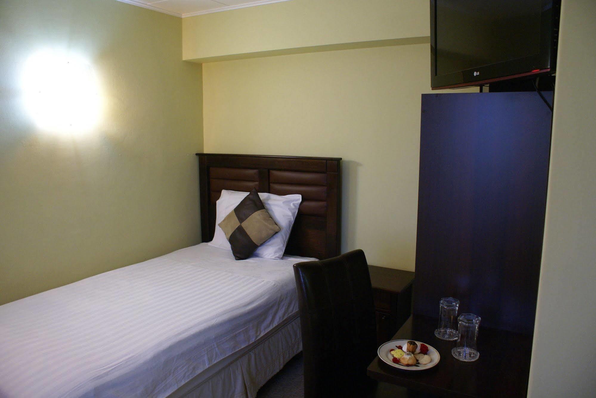 Hotel Baviera Parral Exterior photo