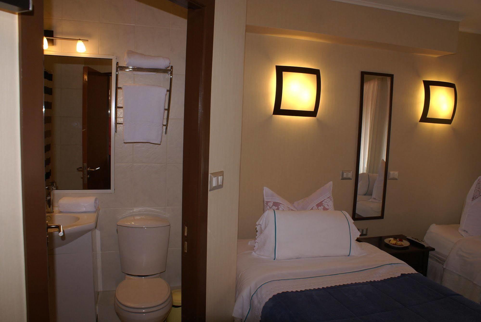 Hotel Baviera Parral Exterior photo