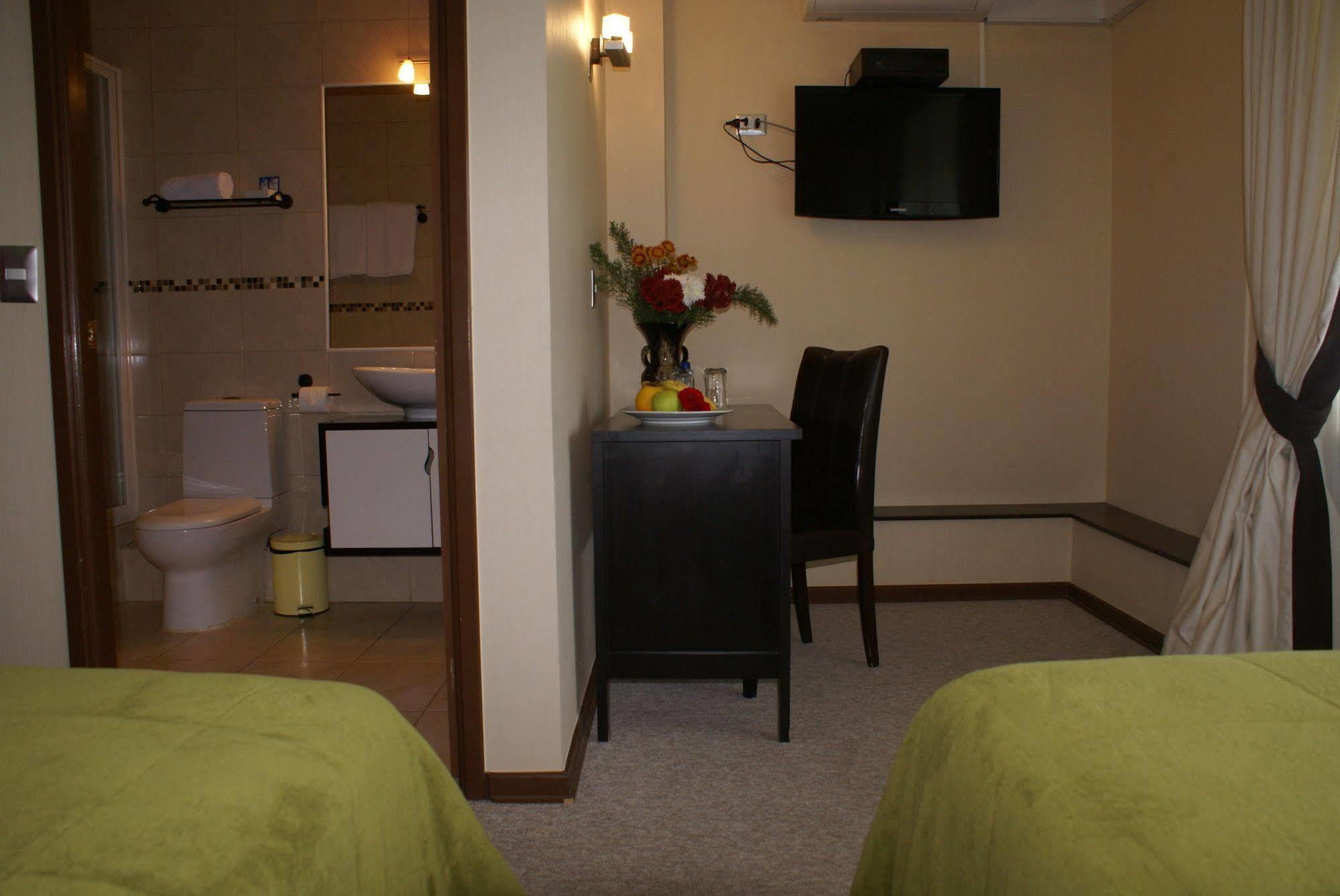 Hotel Baviera Parral Exterior photo