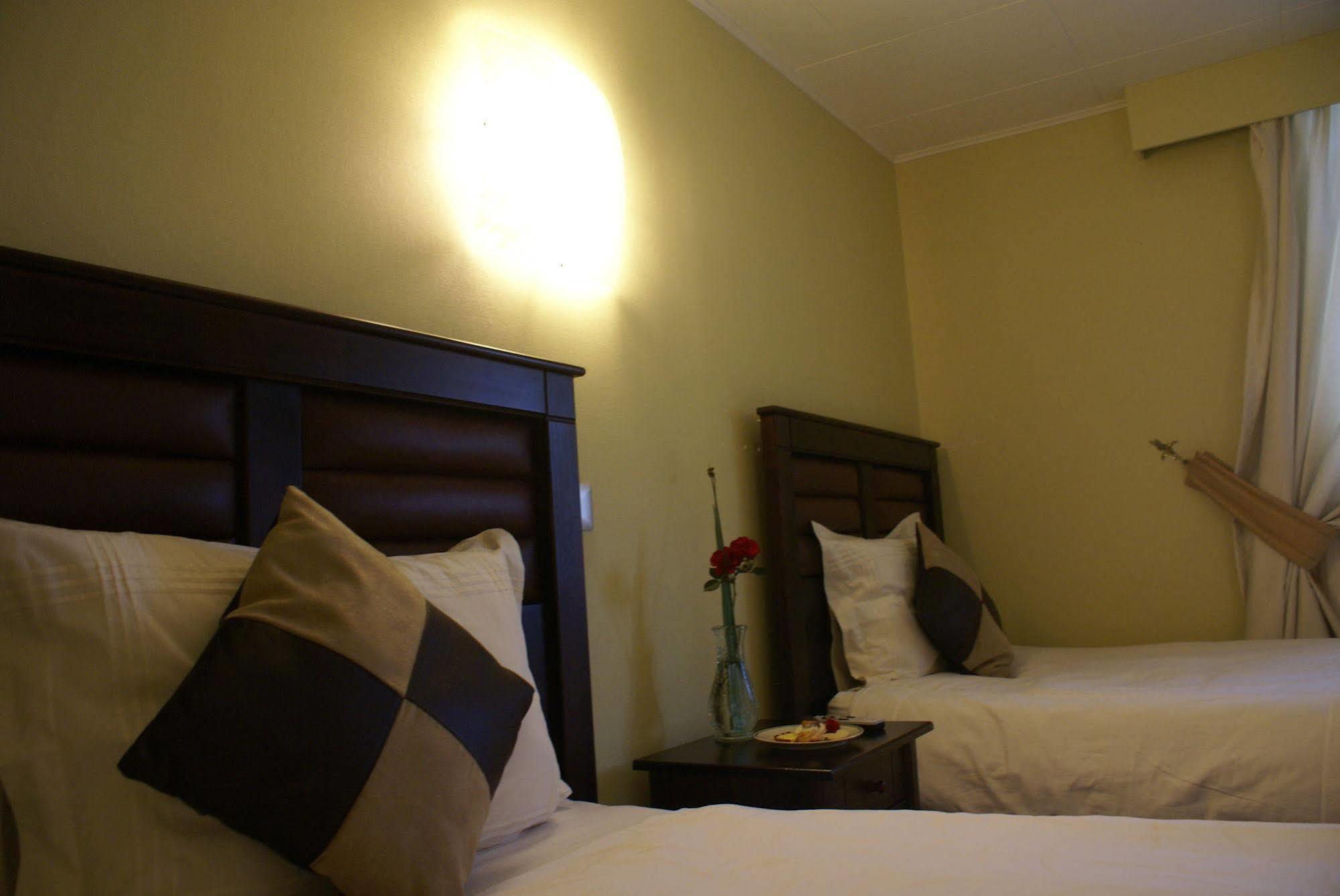 Hotel Baviera Parral Exterior photo