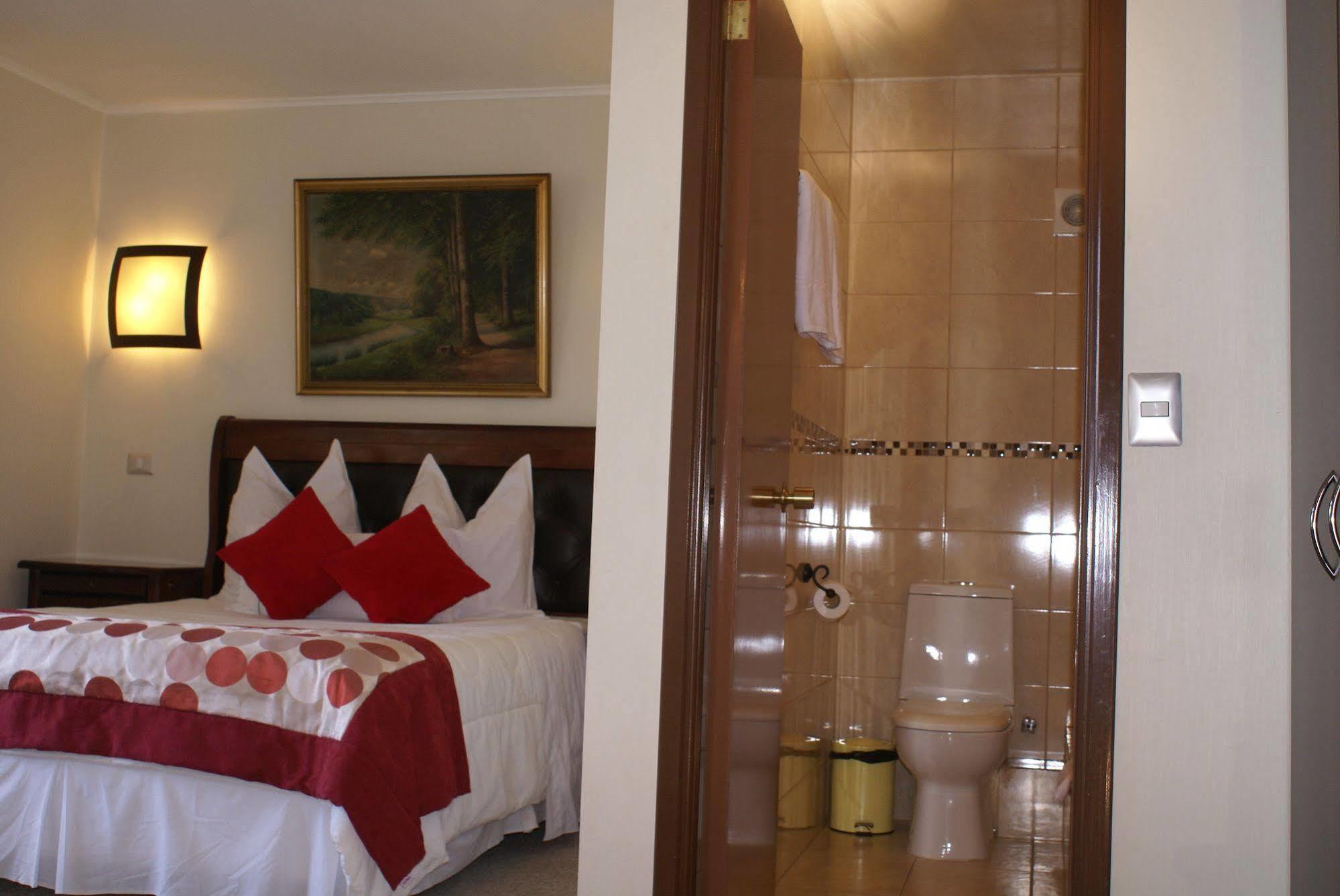 Hotel Baviera Parral Exterior photo